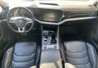 Подержанный автомобиль Volkswagen Touareg 2019 года (10 фото)