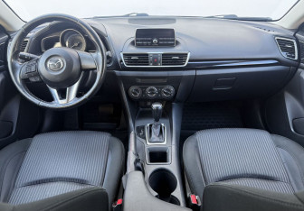 Подержанный автомобиль Mazda 3 Hatchback 2013 года (12 фото)
