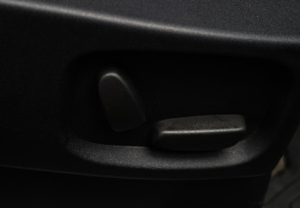 Подержанный автомобиль Land Rover Range Rover Sport 2011 года (8 фото)