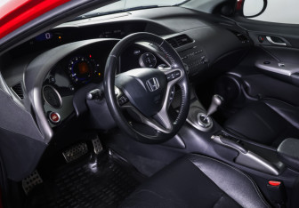 Подержанный автомобиль Honda Civic Hatchback 2008 года (15 фото)