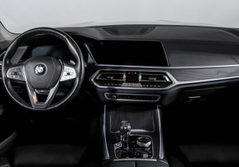 Подержанный автомобиль BMW X7 2019 года (12 фото)