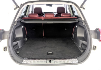 Подержанный автомобиль Hongqi HS5 2023 года (10 фото)