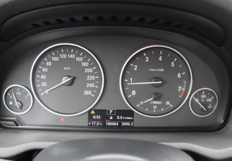 Подержанный автомобиль BMW X3 2012 года (18 фото)
