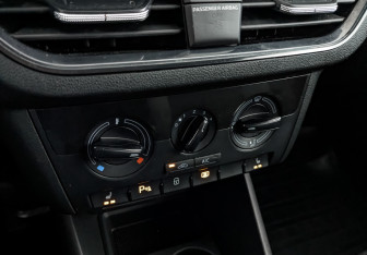 Подержанный автомобиль Skoda Rapid Liftback 2021 года (21 фото)