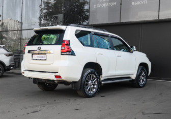 Подержанный автомобиль Toyota Land Cruiser Prado 2018 года (4 фото)