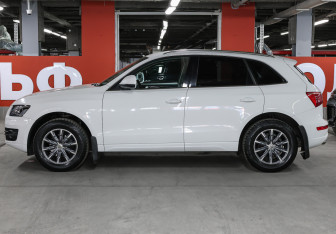 Подержанный автомобиль Audi Q5 2012 года (8 фото)