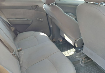 Подержанный автомобиль Chevrolet Spark 2012 года (11 фото)