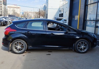 Подержанный автомобиль Ford Focus Hatchback 2013 года (4 фото)