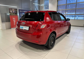 Подержанный автомобиль Kia Ceed Hatchback 2011 года (4 фото)