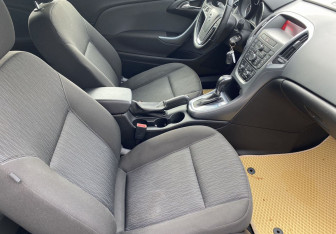 Подержанный автомобиль Opel Astra Hatchback 2014 года (9 фото)