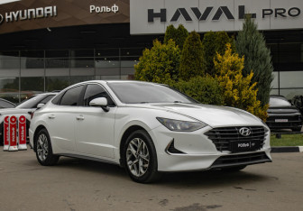 Подержанный автомобиль Hyundai Sonata 2020 года (2 фото)