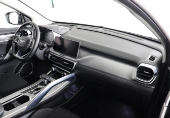Подержанный автомобиль Geely Coolray 2023 года (10 фото)