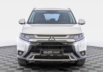 Подержанный автомобиль Mitsubishi Outlander 2019 года (2 фото)