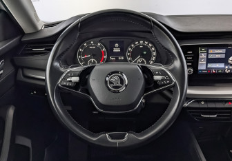 Подержанный автомобиль Skoda Octavia Liftback 2021 года (22 фото)
