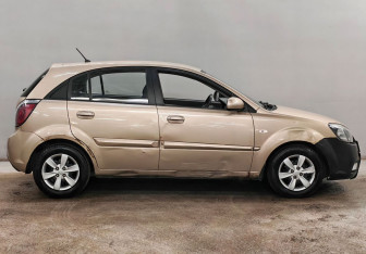 Подержанный автомобиль Kia Rio Hatchback 2009 года (4 фото)