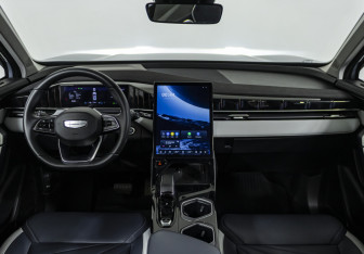 Подержанный автомобиль Geely Atlas 2024 года (13 фото)