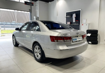 Подержанный автомобиль Hyundai Sonata 2008 года (6 фото)