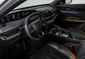 Подержанный автомобиль Changan UNI-V 2024 года (13 фото)