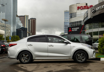 Подержанный автомобиль Kia Rio Sedan 2017 года (3 фото)