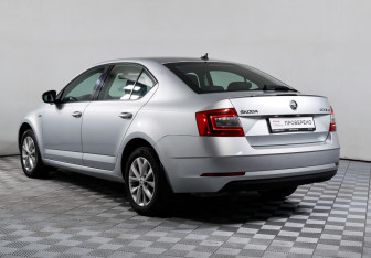 Подержанный автомобиль Skoda Octavia Liftback 2019 года (7 фото)