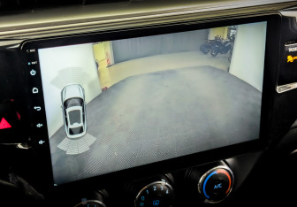 Подержанный автомобиль Toyota Corolla Sedan 2015 года (25 фото)