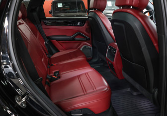Подержанный автомобиль Porsche Cayenne 2020 года (12 фото)