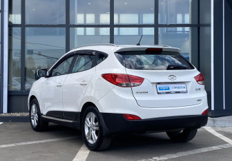 Подержанный автомобиль Hyundai ix35 2011 года (7 фото)