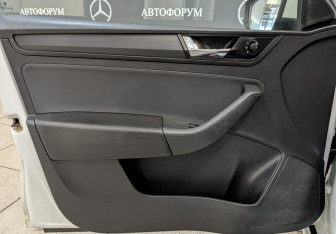 Подержанный автомобиль Skoda Rapid Liftback 2019 года (19 фото)