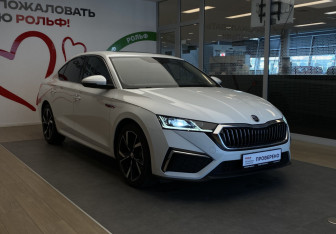 Подержанный автомобиль Skoda Octavia Liftback 2023 года (3 фото)