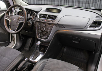 Подержанный автомобиль Opel Mokka 2013 года (11 фото)