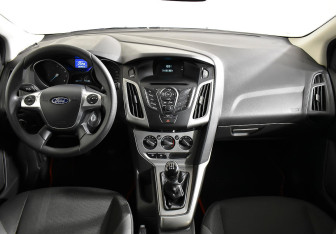 Подержанный автомобиль Ford Focus Sedan 2014 года (10 фото)