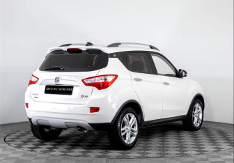 Подержанный автомобиль Changan CS35 2016 года (3 фото)