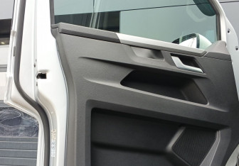 Подержанный автомобиль Volkswagen Multivan 2020 года (18 фото)