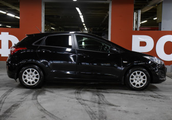 Подержанный автомобиль Hyundai i30 Hatchback 2013 года (4 фото)