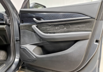 Подержанный автомобиль Geely Monjaro 2024 года (25 фото)