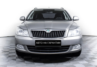 Подержанный автомобиль Skoda Octavia Wagon 2012 года (2 фото)