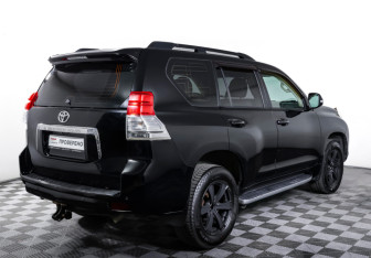 Подержанный автомобиль Toyota Land Cruiser Prado 2009 года (5 фото)
