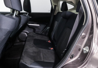 Подержанный автомобиль Honda CR-V 2015 года (11 фото)