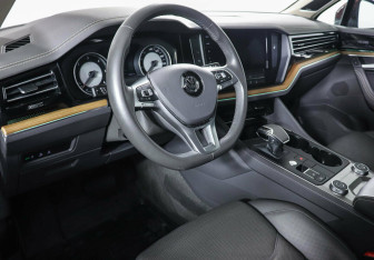 Подержанный автомобиль Volkswagen Touareg 2018 года (8 фото)