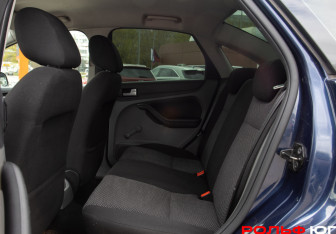 Подержанный автомобиль Ford Focus Sedan 2010 года (8 фото)