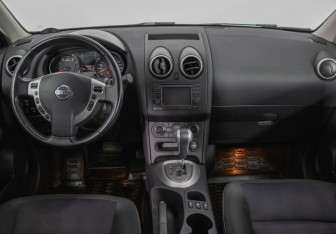 Подержанный автомобиль Nissan Qashqai 2013 года (13 фото)