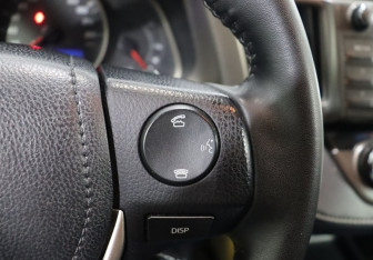 Подержанный автомобиль Toyota RAV4 2015 года (16 фото)