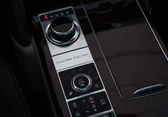 Подержанный автомобиль Land Rover Range Rover 2017 года (28 фото)