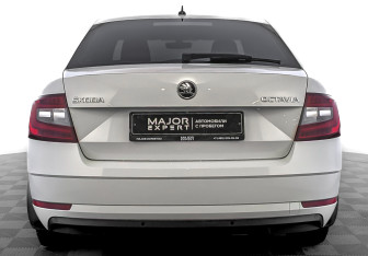 Подержанный автомобиль Skoda Octavia Liftback 2019 года (6 фото)