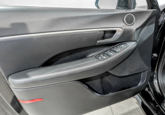 Подержанный автомобиль Hyundai Sonata 2020 года (19 фото)