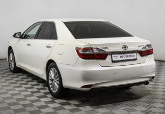 Подержанный автомобиль Toyota Camry Sedan 2015 года (7 фото)
