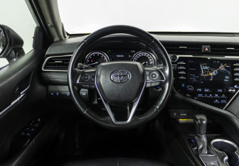 Подержанный автомобиль Toyota Camry Sedan 2020 года (11 фото)