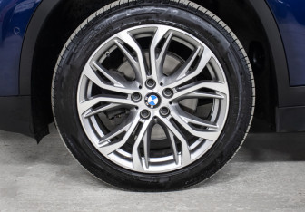 Подержанный автомобиль BMW X1 2020 года (24 фото)