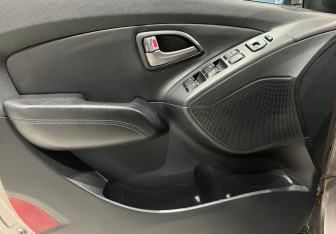 Подержанный автомобиль Hyundai ix35 2013 года (12 фото)