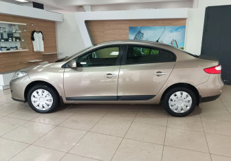 Подержанный автомобиль Renault Fluence 2010 года (8 фото)